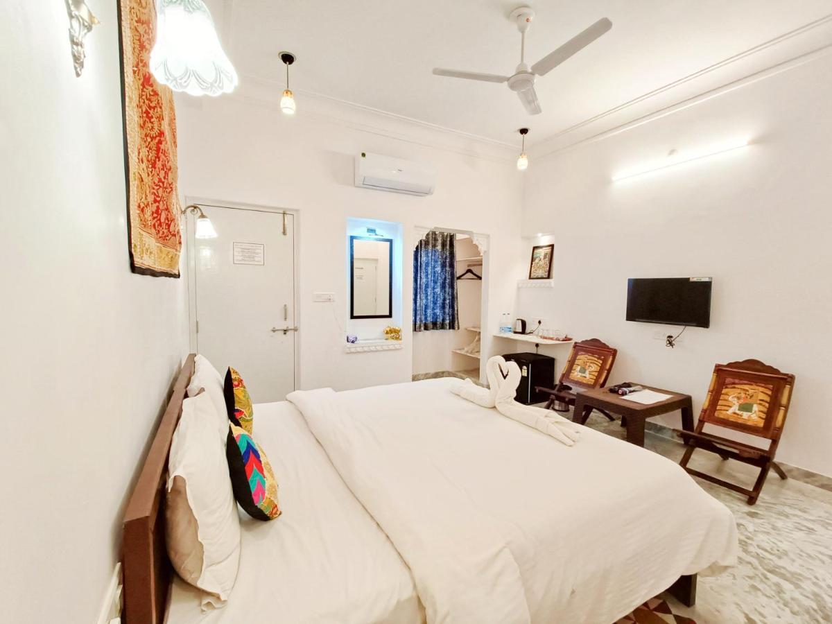 Prakash Ji'S Haveli -Luxurious Lakeside Retreat- Hotel Udaipur Exterior photo
