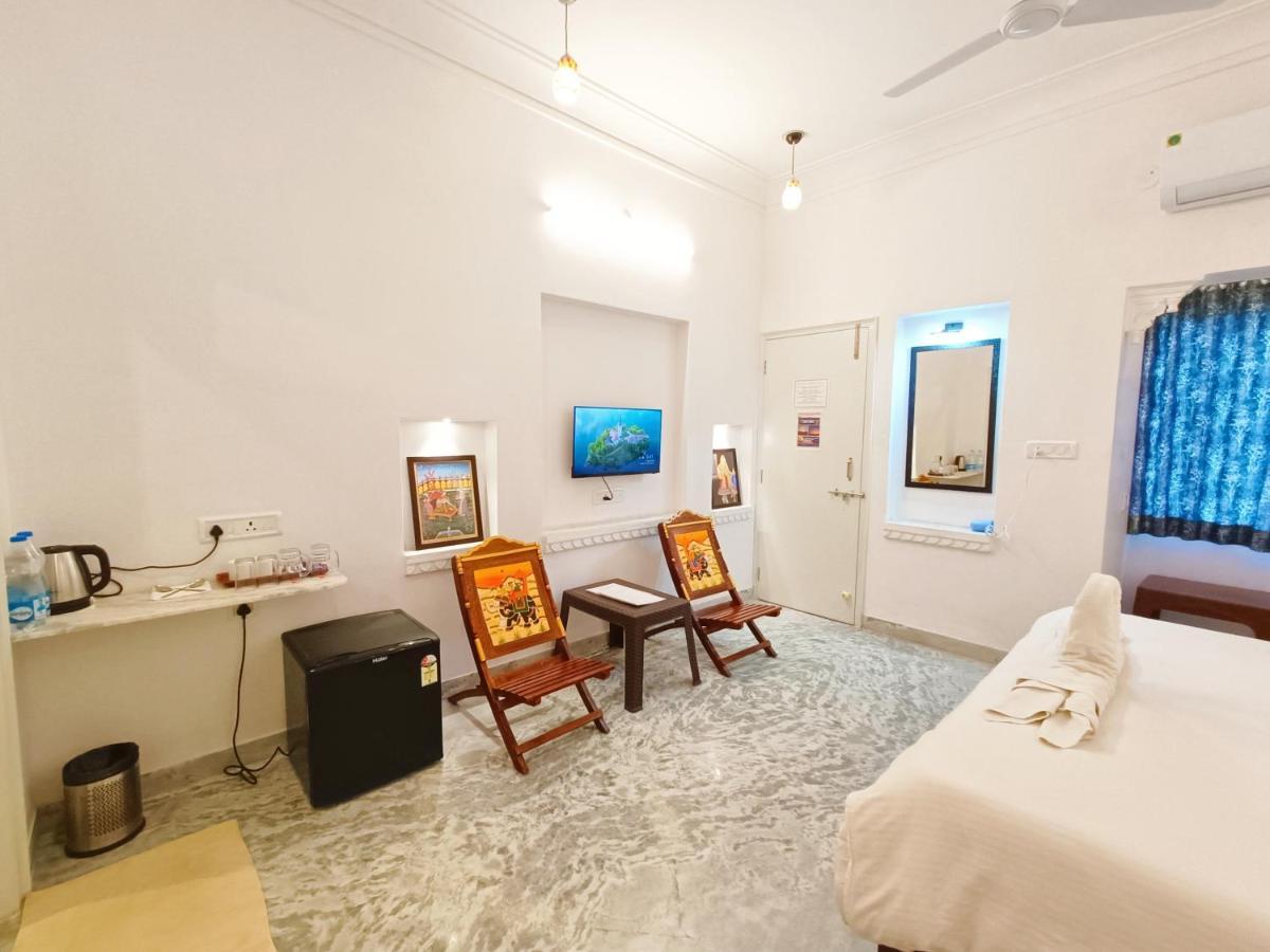 Prakash Ji'S Haveli -Luxurious Lakeside Retreat- Hotel Udaipur Exterior photo