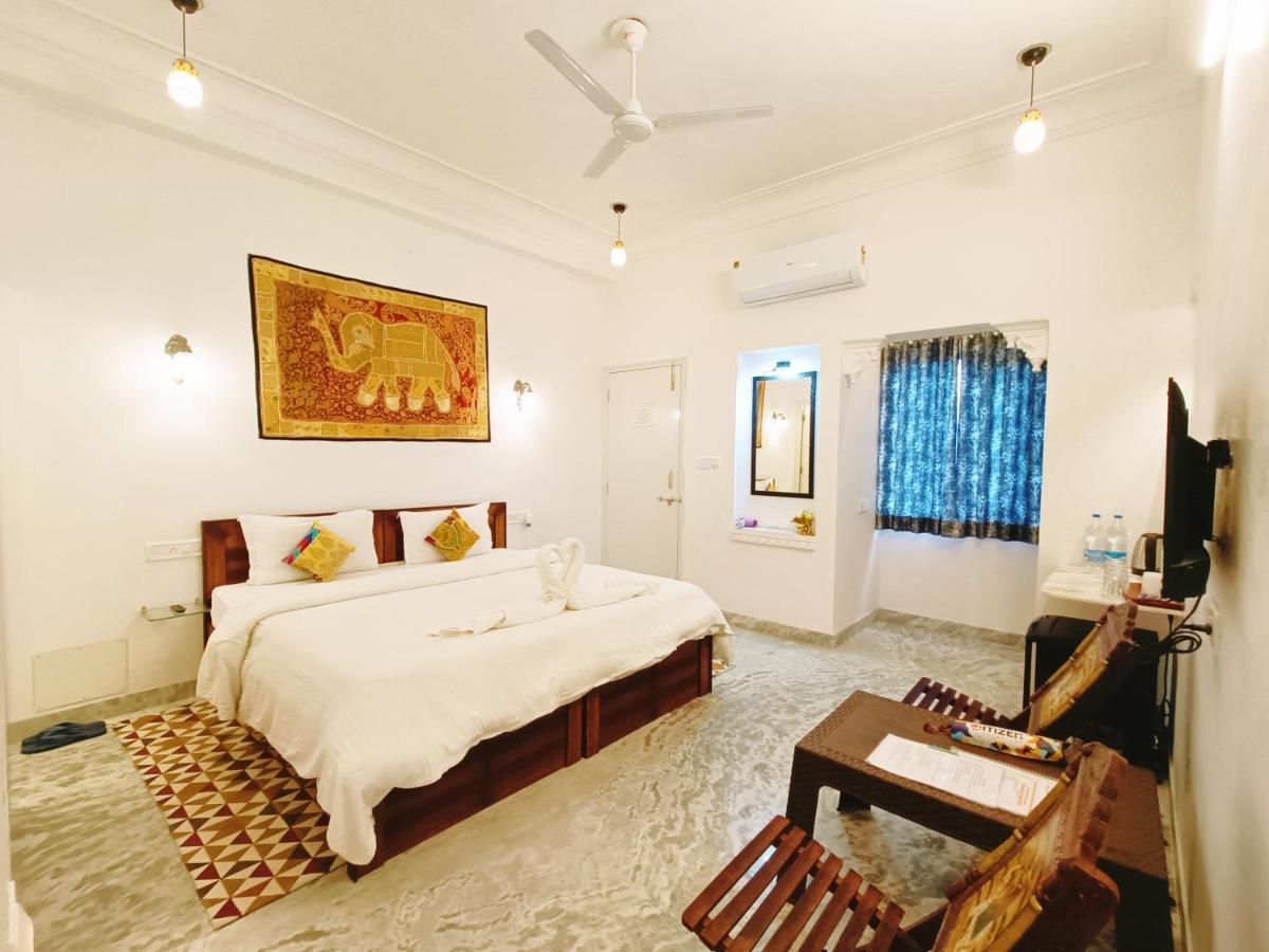 Prakash Ji'S Haveli -Luxurious Lakeside Retreat- Hotel Udaipur Exterior photo