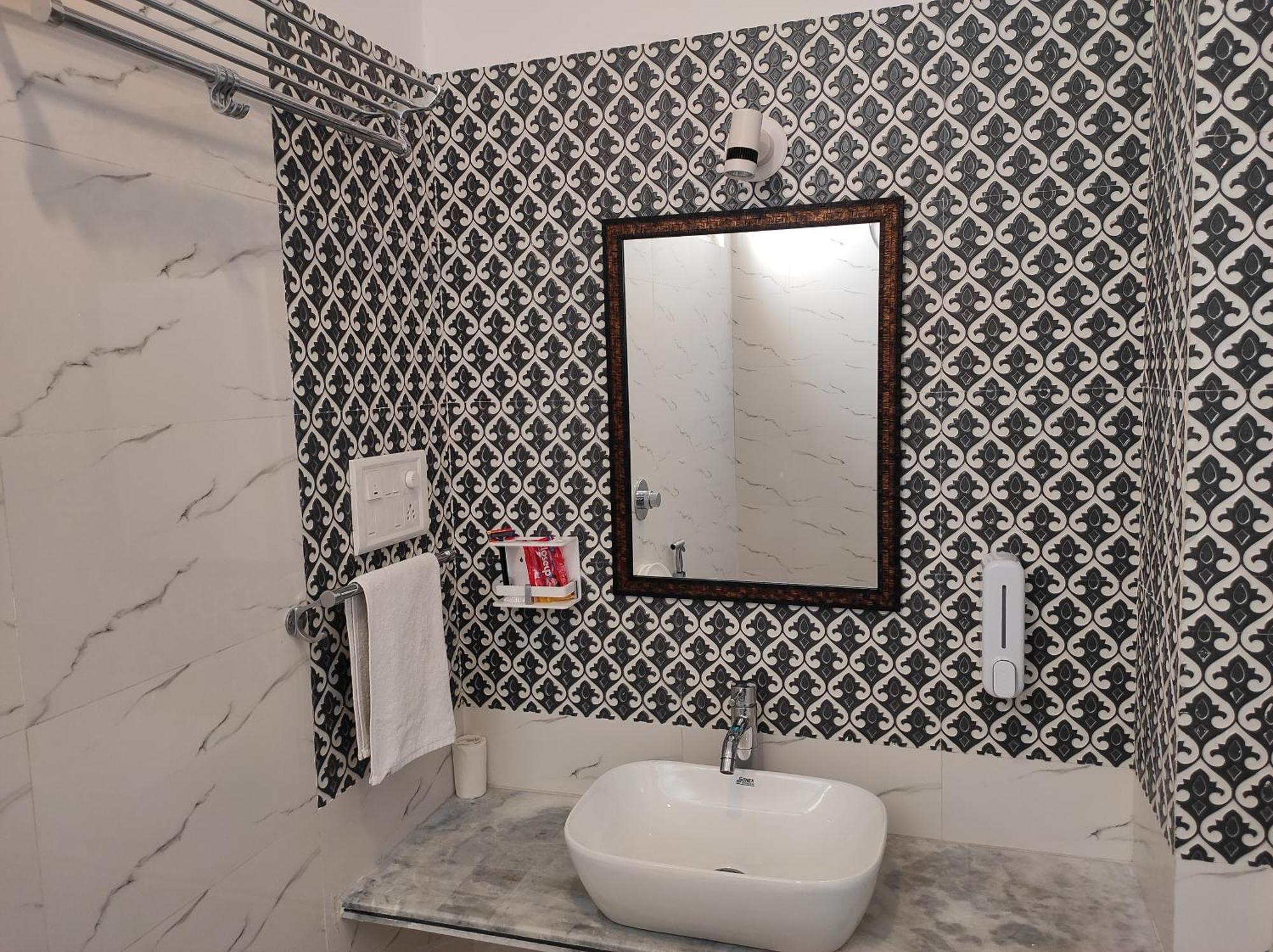 Prakash Ji'S Haveli -Luxurious Lakeside Retreat- Hotel Udaipur Room photo