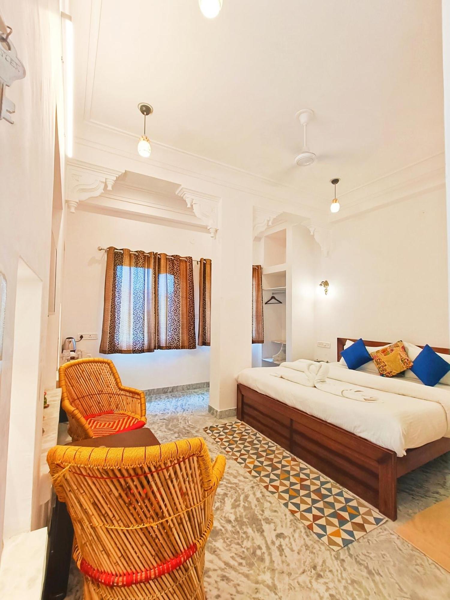 Prakash Ji'S Haveli -Luxurious Lakeside Retreat- Hotel Udaipur Room photo